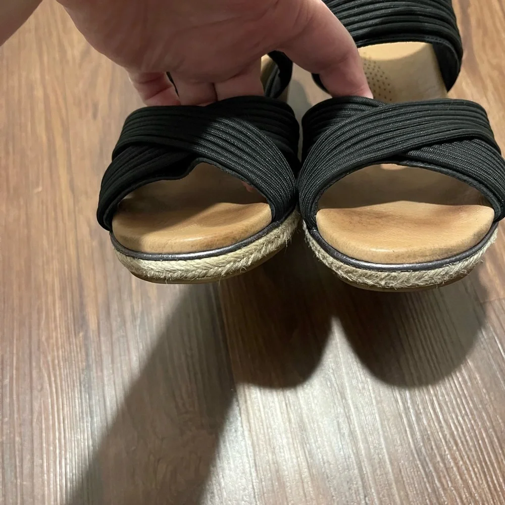 UGG Wedge Sandals Australian Hilarie Black
Leather and Elastic straps - 7 - Picture 2 of 12
